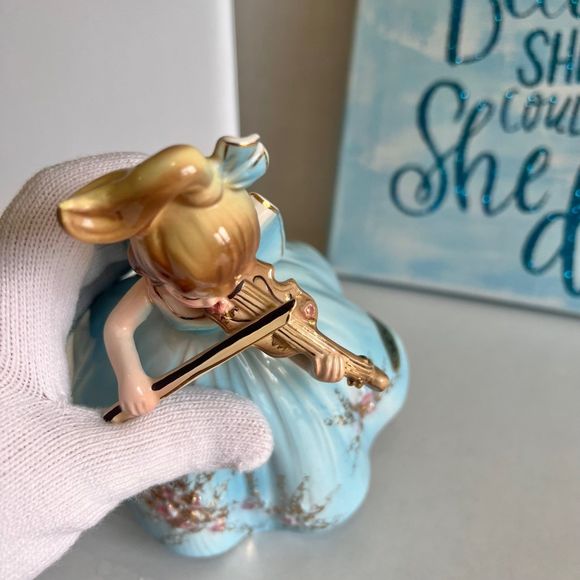 Josef Originals Musical Figurine Girl with Violin, Vintage Music Box - Picture 5 of 10